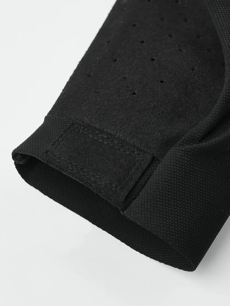 Hestra Ventair Short Cycling Gloves in Black-3