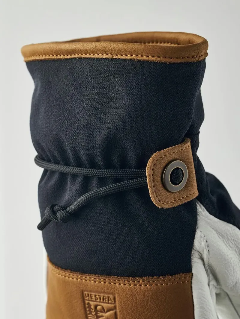 Hestra Women's Voss CZone Glove in Black/Cork-5