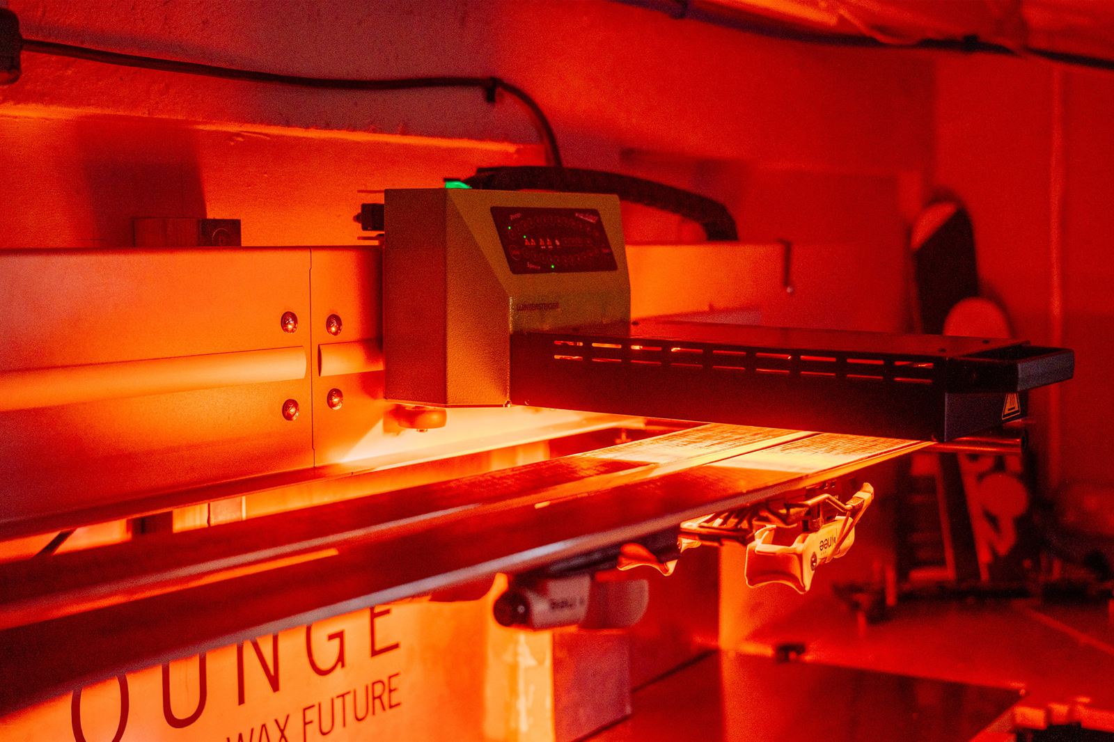 Skis under the infra-red lamps of the WaxFuture machine